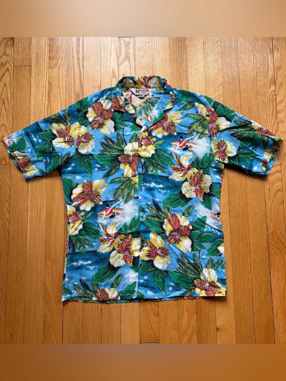 Vintage Magnum “357” Men’s Short Sleeve Hawaiian Shirt Medium Blue Floral Beach